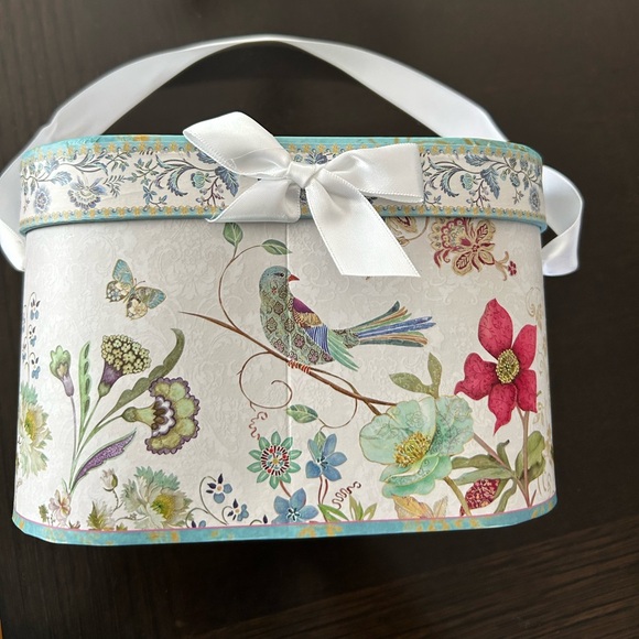 Lightahead Elegant Bone China Two Coffee Mugs Set in Decorative Box - Picture 5 of 12